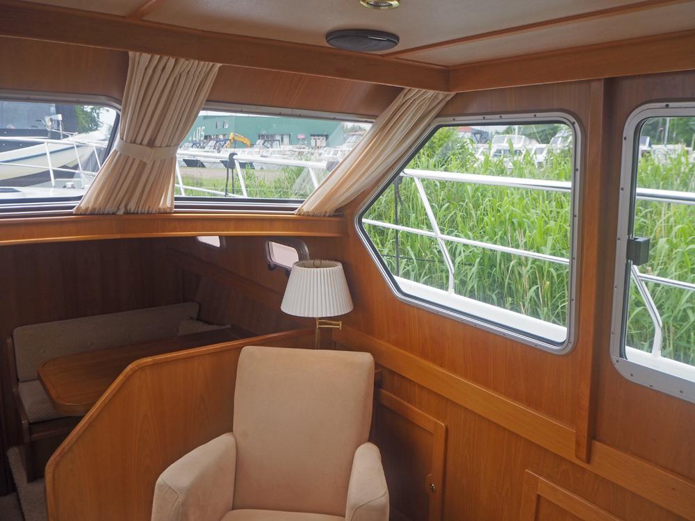 Saloon, Accommodation